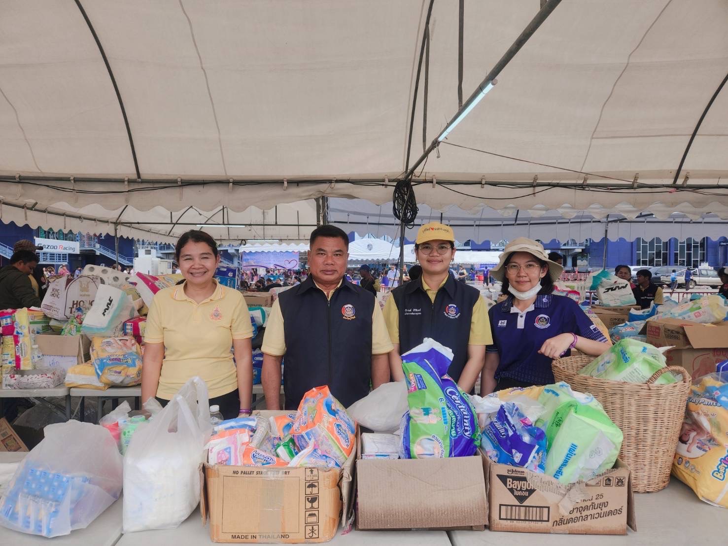 🔆พช.บุรีรัมย์🔆 GROWTH TEAM BURIRAM สร้างสรรค์ สร้างสุข : ระดมทีมร่วมช่วยเหลือพี่น้องผู้ได้รับผลกระทบจากเหตุการณ์ การสู้รบตามแนวชายแดนอำเภอบ้านกรวดและอำเภอละหานทราย (วันที่6)