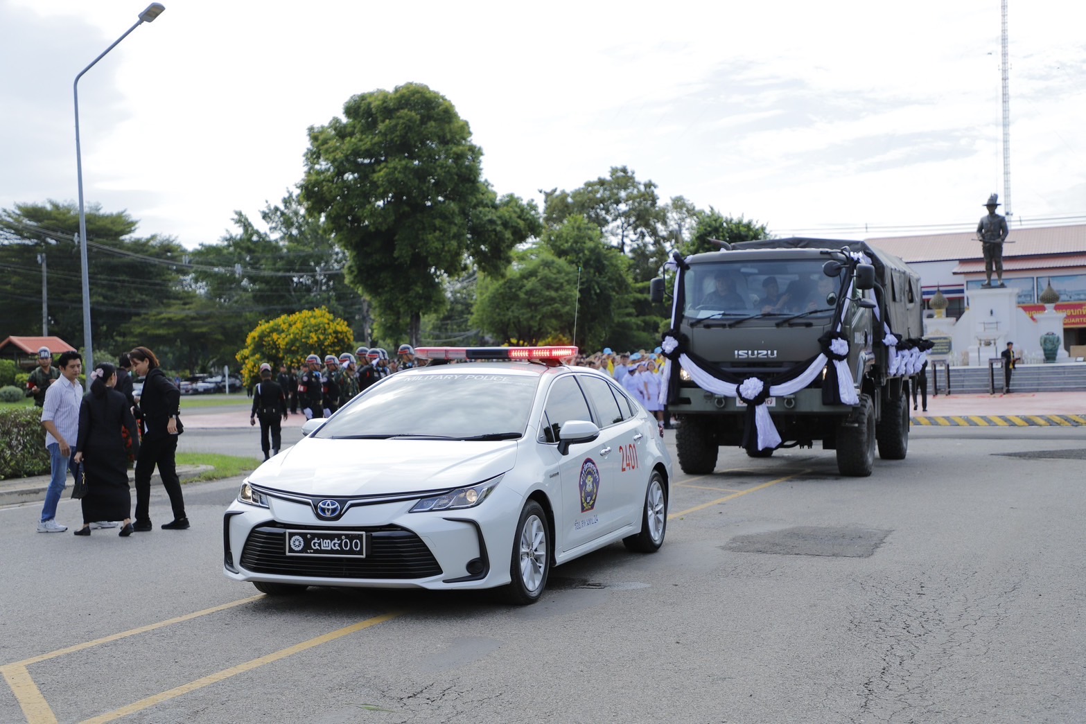 🔆พช.บุรีรัมย์🔆 GROWTH TEAM BURIRAM สร้างสรรค์ สร้างสุข : ร่วมพิธีส่งศพทหารกล้าวีรชน จ่าสิบเอก ธีระยุทธ สีจุ้ยจ้าย สู่มาตุภูมิ