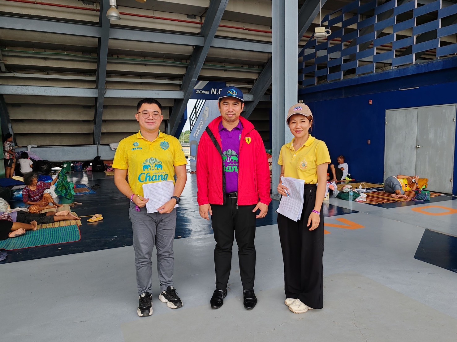 🔆พช.บุรีรัมย์🔆 GROWTH TEAM BURIRAM สร้างสรรค์ สร้างสุข : ระดมทีมร่วมช่วยเหลือพี่น้องผู้ได้รับผลกระทบจากเหตุการณ์ การสู้รบตามแนวชายแดนอำเภอบ้านกรวดและอำเภอละหานทราย (วันที่7)