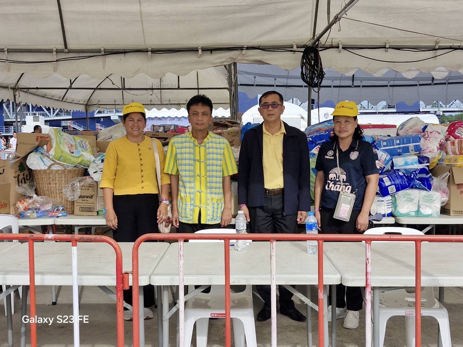 🔆พช.บุรีรัมย์🔆 GROWTH TEAM BURIRAM สร้างสรรค์ สร้างสุข : ระดมทีมร่วมช่วยเหลือพี่น้องผู้ได้รับผลกระทบจากเหตุการณ์ การสู้รบตามแนวชายแดนอำเภอบ้านกรวดและอำเภอละหานทราย (วันที่7)