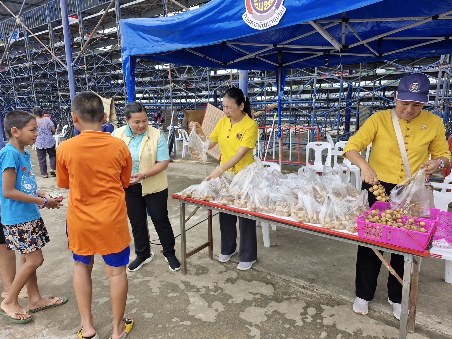 🔆พช.บุรีรัมย์🔆 GROWTH TEAM BURIRAM สร้างสรรค์ สร้างสุข : ระดมทีมร่วมช่วยเหลือพี่น้องผู้ได้รับผลกระทบจากเหตุการณ์ การสู้รบตามแนวชายแดนอำเภอบ้านกรวดและอำเภอละหานทราย (วันที่7)