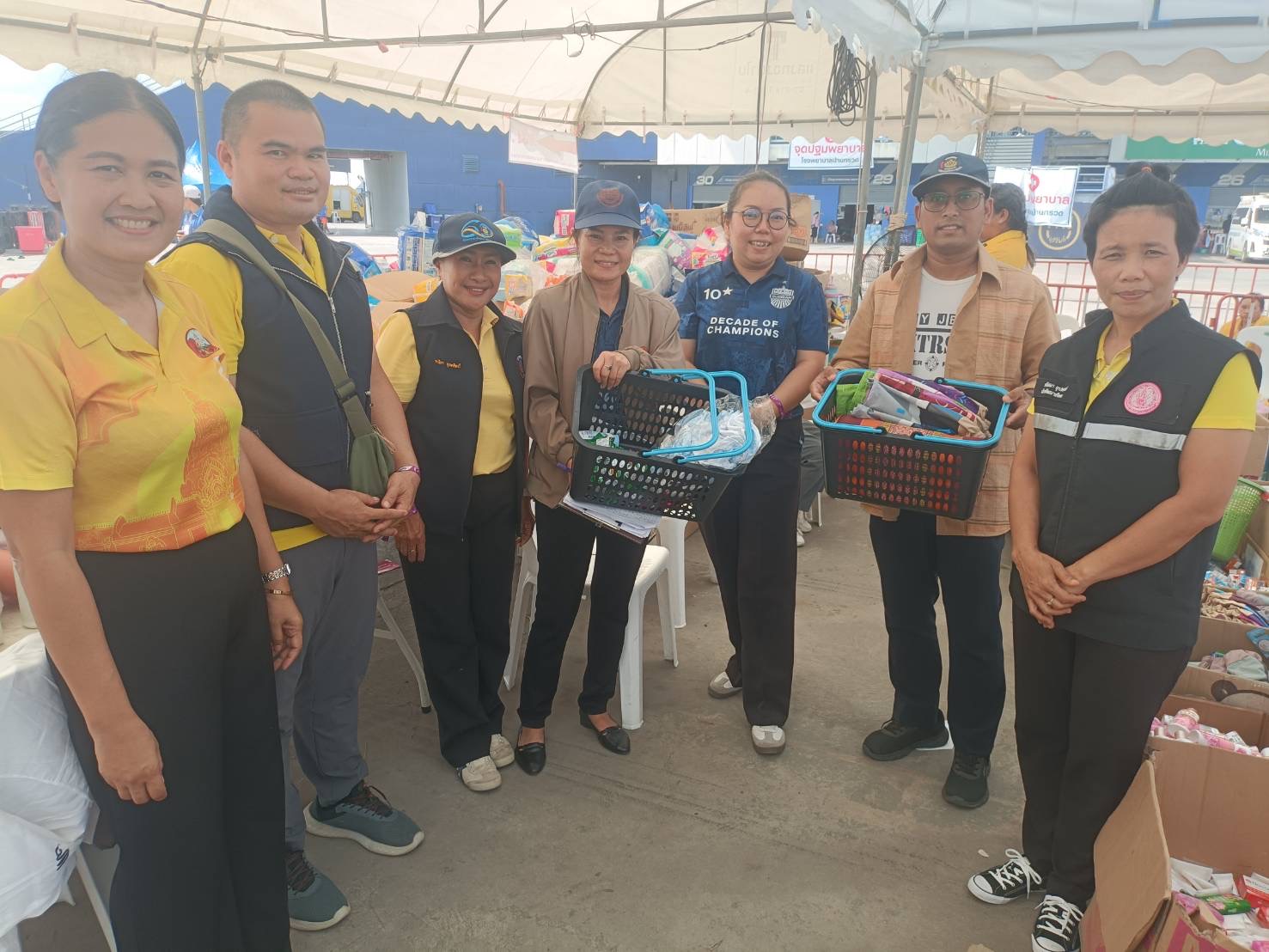 🔆พช.บุรีรัมย์🔆 GROWTH TEAM BURIRAM สร้างสรรค์ สร้างสุข : ระดมทีมร่วมช่วยเหลือพี่น้องผู้ได้รับผลกระทบจากเหตุการณ์ การสู้รบตามแนวชายแดนอำเภอบ้านกรวดและอำเภอละหานทราย (วันที่8)