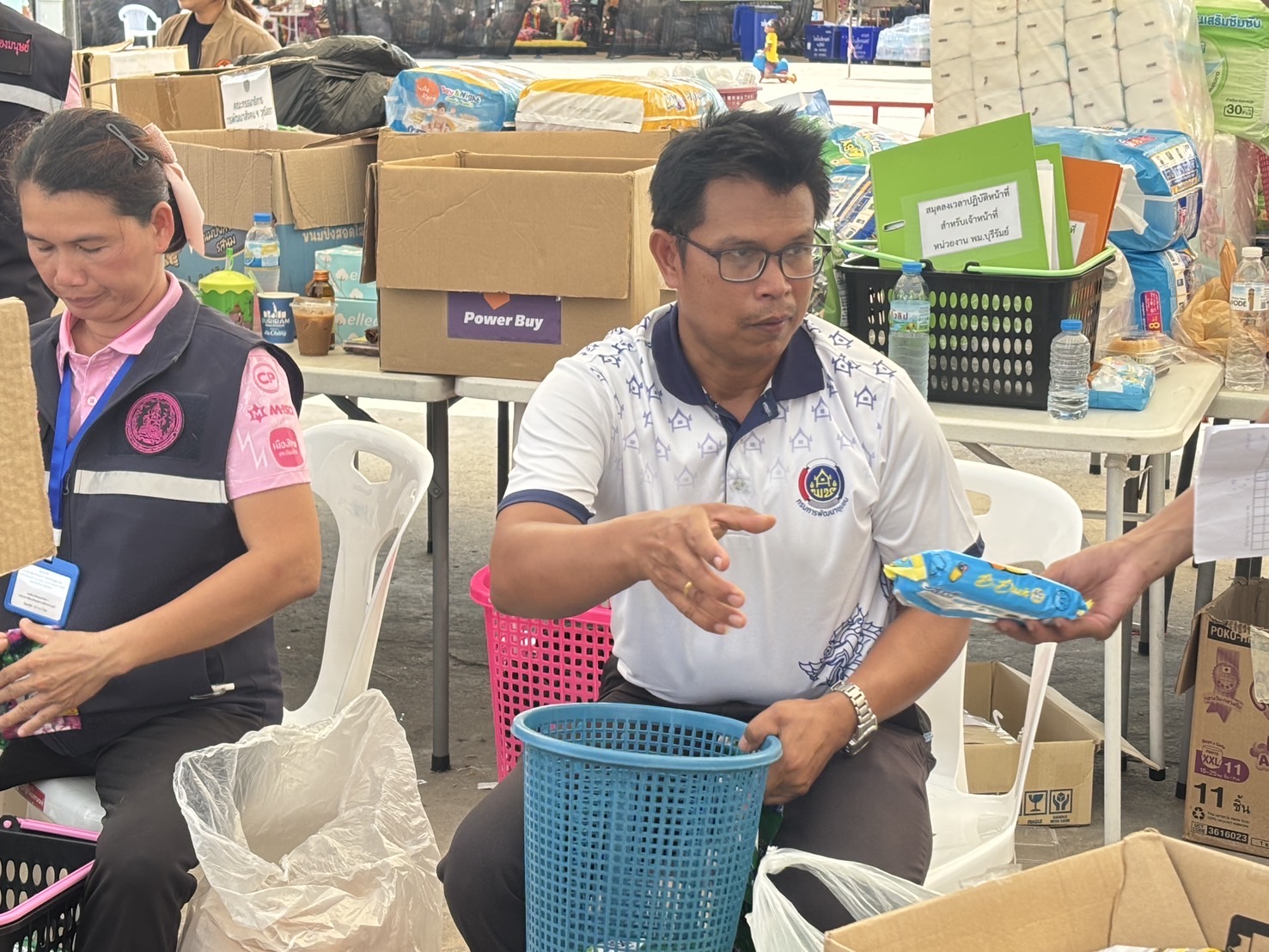 🔆พช.บุรีรัมย์🔆 GROWTH TEAM BURIRAM สร้างสรรค์ สร้างสุข : ระดมทีมร่วมช่วยเหลือพี่น้องผู้ได้รับผลกระทบจากเหตุการณ์ การสู้รบตามแนวชายแดนอำเภอบ้านกรวดและอำเภอละหานทราย (วันที่9)