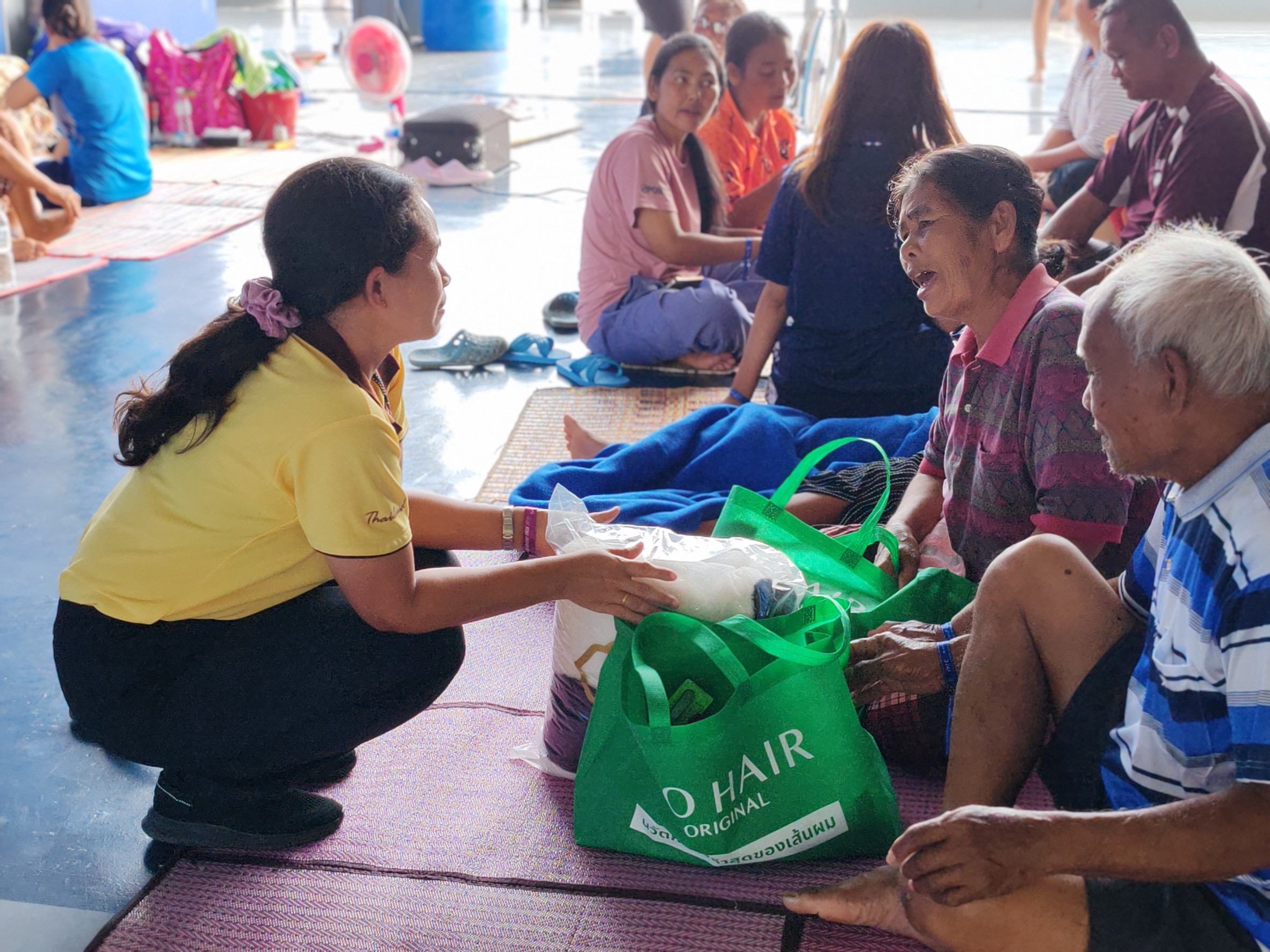 🔆พช.บุรีรัมย์🔆 GROWTH TEAM BURIRAM สร้างสรรค์ สร้างสุข : ระดมทีมร่วมช่วยเหลือพี่น้องผู้ได้รับผลกระทบจากเหตุการณ์ การสู้รบตามแนวชายแดนอำเภอบ้านกรวดและอำเภอละหานทราย (วันที่9)