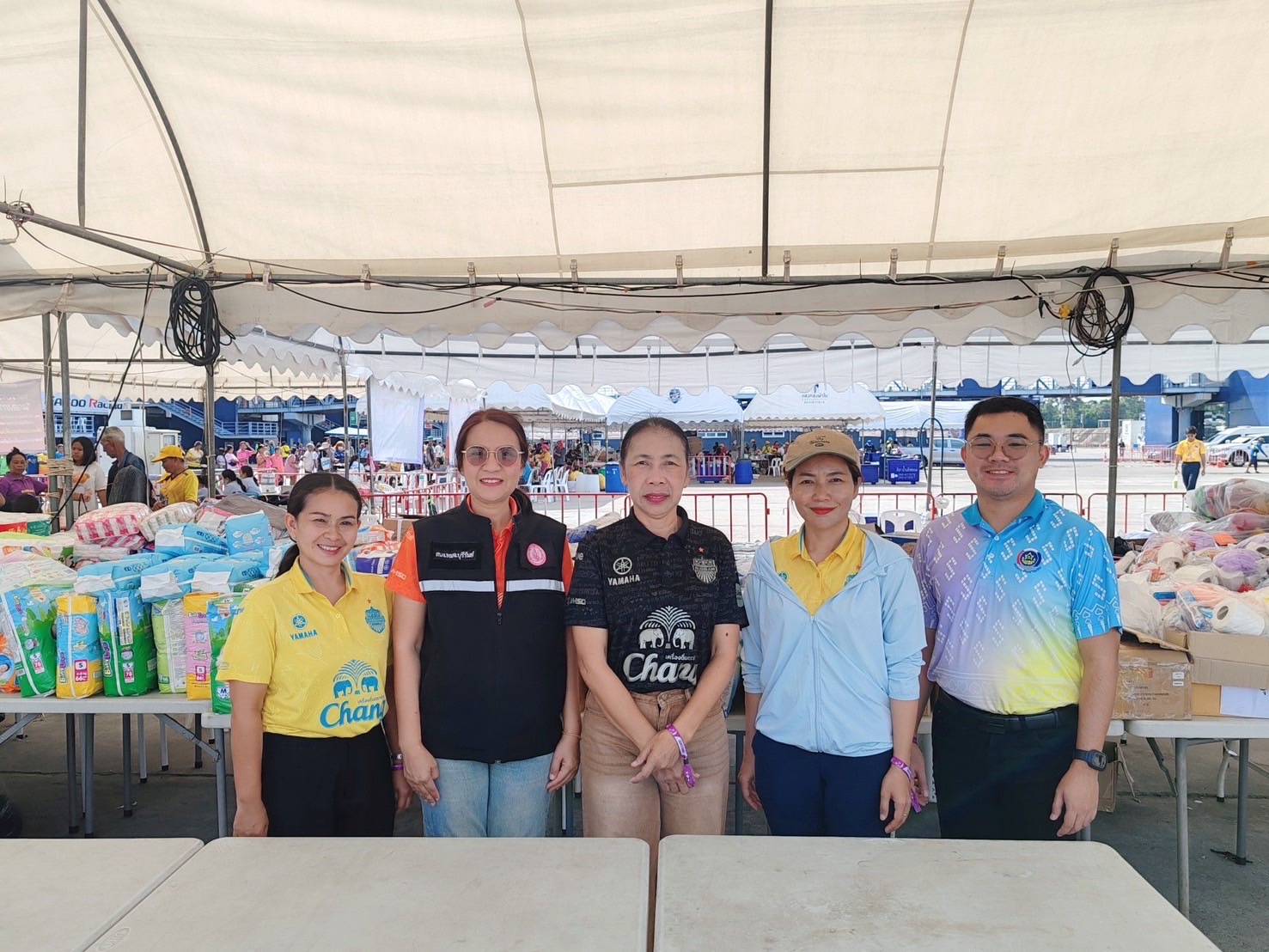 🔆พช.บุรีรัมย์🔆 GROWTH TEAM BURIRAM สร้างสรรค์ สร้างสุข : ร่วมด้วย ช่วยพี่น้องผู้ได้รับผลกระทบจากเหตุการณ์ การสู้รบตามแนวชายแดนอำเภอบ้านกรวดและอำเภอละหานทราย (วันที่11)