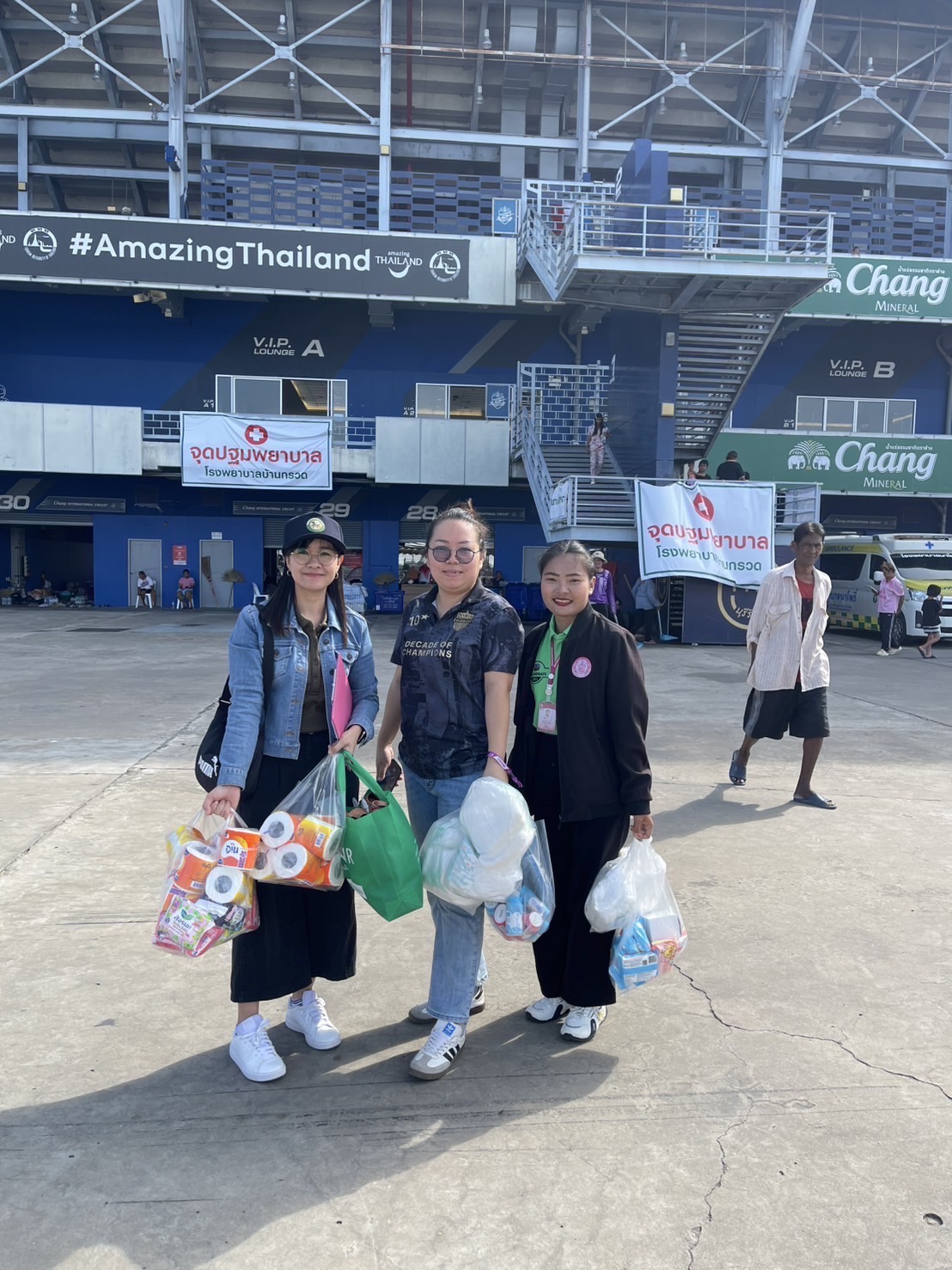 🔆พช.บุรีรัมย์🔆 GROWTH TEAM BURIRAM สร้างสรรค์ สร้างสุข : ร่วมด้วย ช่วยพี่น้องผู้ได้รับผลกระทบจากเหตุการณ์ การสู้รบตามแนวชายแดนอำเภอบ้านกรวดและอำเภอละหานทราย (วันที่10)