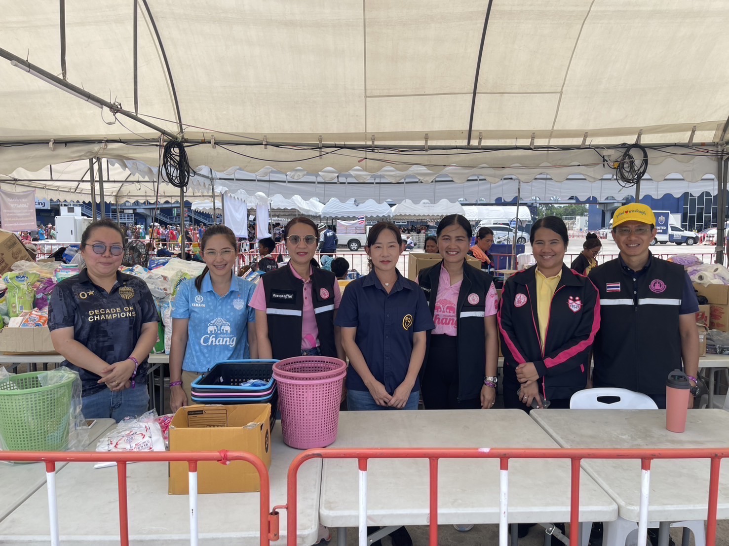 🔆พช.บุรีรัมย์🔆 GROWTH TEAM BURIRAM สร้างสรรค์ สร้างสุข : ร่วมด้วย ช่วยพี่น้องผู้ได้รับผลกระทบจากเหตุการณ์ การสู้รบตามแนวชายแดนอำเภอบ้านกรวดและอำเภอละหานทราย (วันที่10)