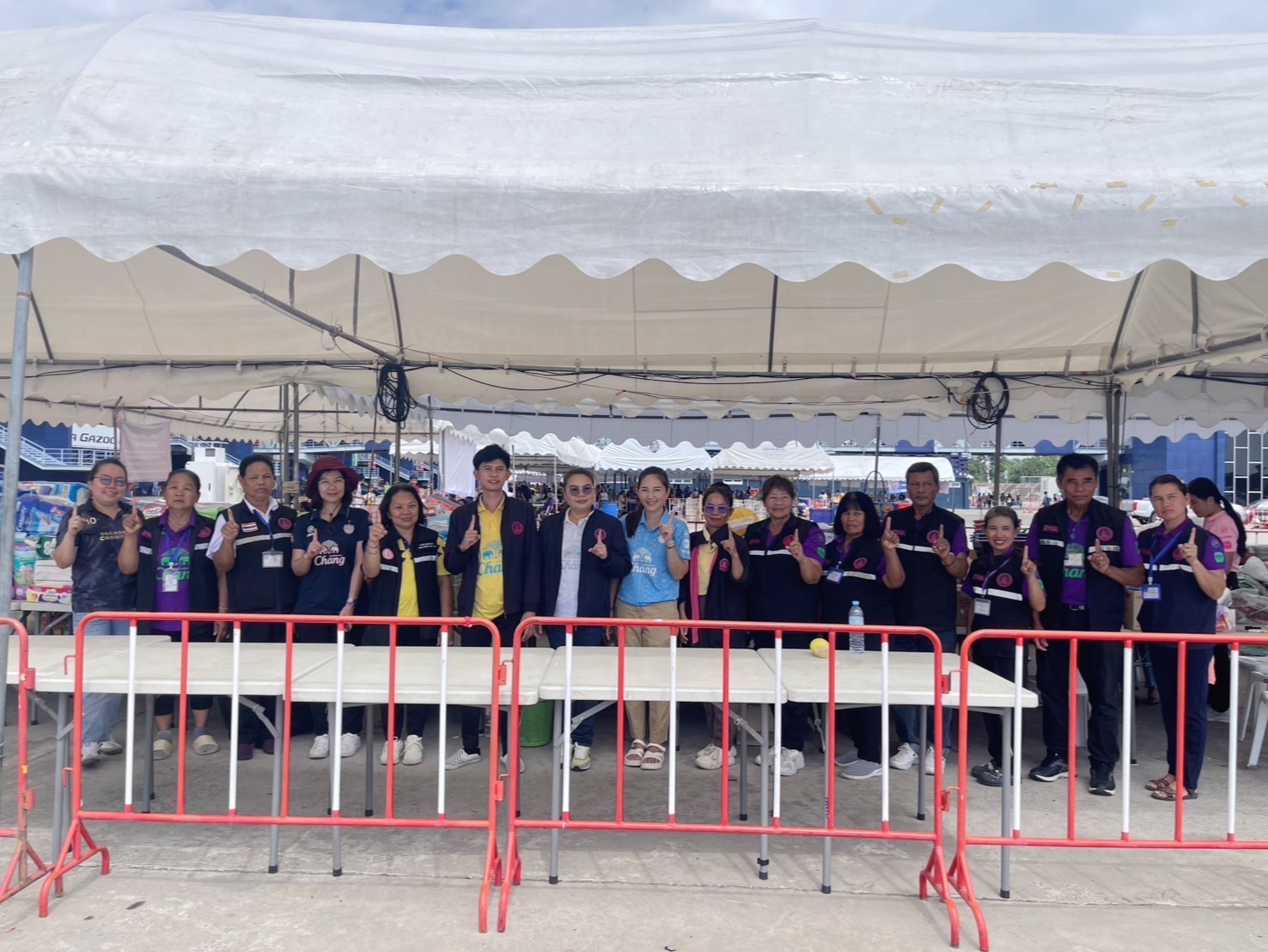 🔆พช.บุรีรัมย์🔆 GROWTH TEAM BURIRAM สร้างสรรค์ สร้างสุข : ร่วมด้วย ช่วยพี่น้องผู้ได้รับผลกระทบจากเหตุการณ์ การสู้รบตามแนวชายแดนอำเภอบ้านกรวดและอำเภอละหานทราย (วันที่10)