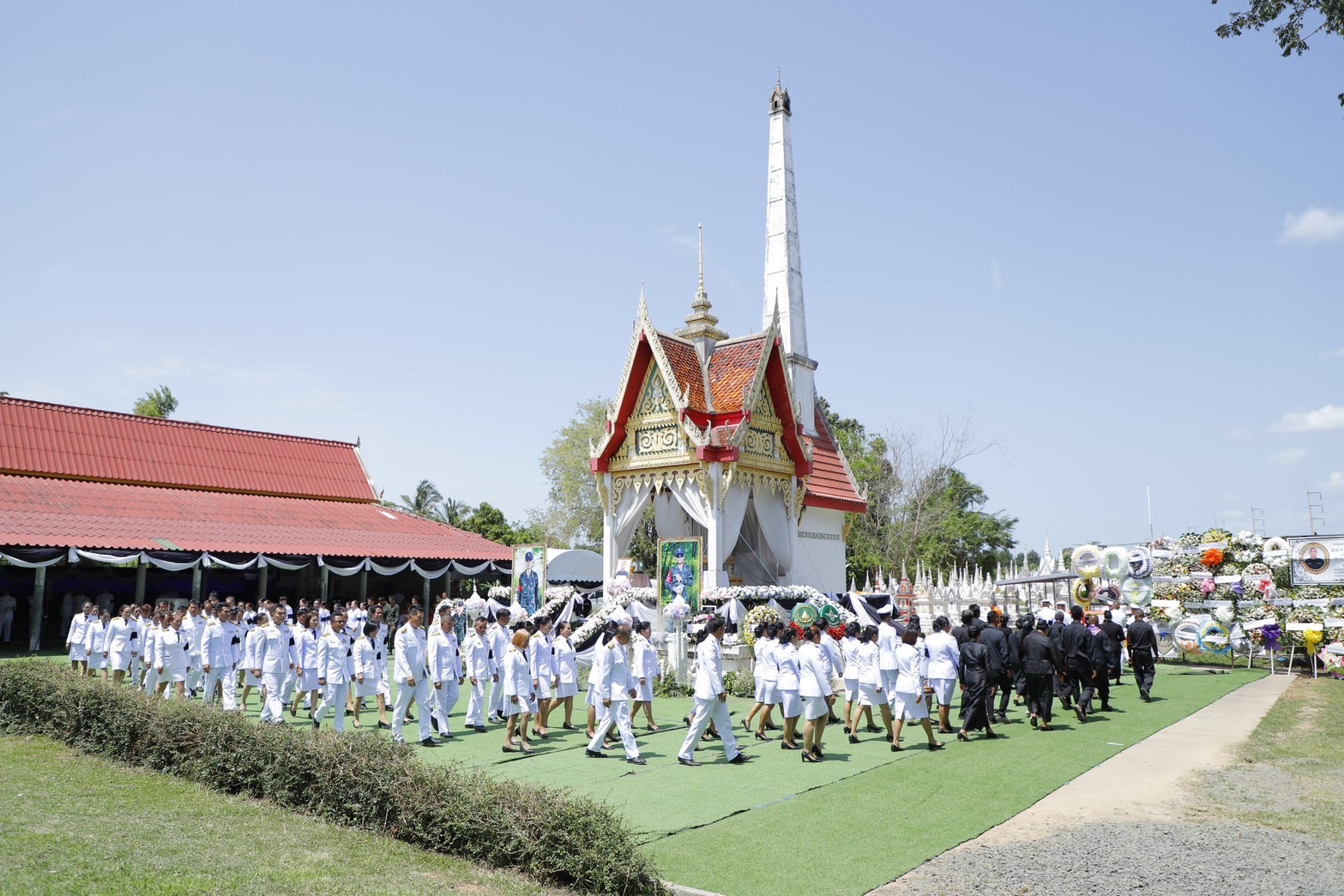 🔆พช.บุรีรัมย์🔆 GROWTH TEAM BURIRAM สร้างสรรค์ สร้างสุข : ร่วมพิธีพระราชทานเพลิงศพของพลทหาร ธีรยุทธ กระจ่างทอง “ทหารกล้า” ชาวบุรีรัมย์ ที่สละชีพเพื่อปกป้องอธิปไตยของชาติ จากเหตุการณ์พื้นที่ชายแดนไทย-กัมพูชา