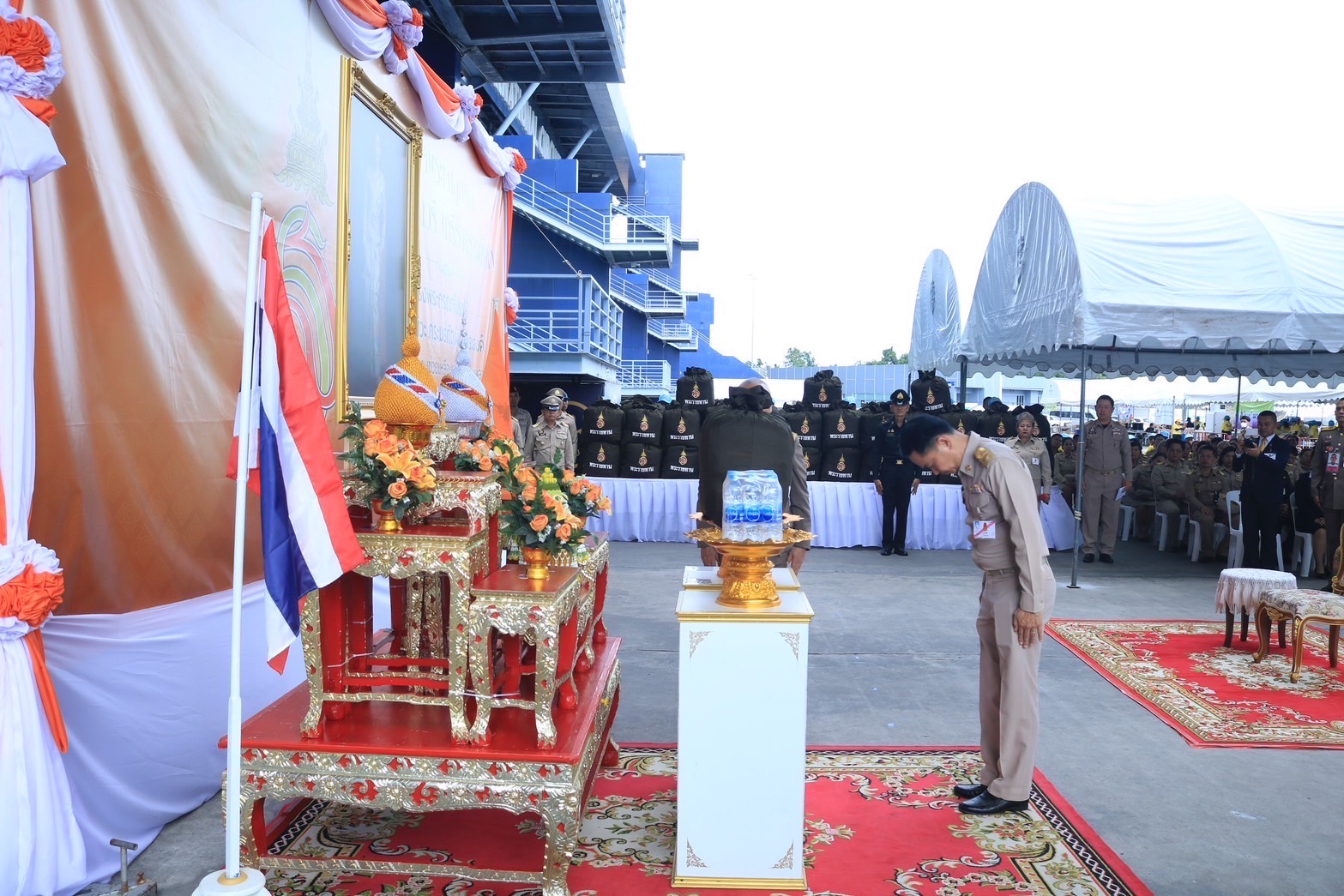 🔆พช.บุรีรัมย์🔆 GROWTH TEAM BURIRAM สร้างสรรค์ สร้างสุข : ร่วมในพิธีเชิญถุงพระราชทานช่วยเหลือประชาชนที่ได้รับผลกระทบจากสถานการณ์ชายแดนไทย-กัมพูชา ของจังหวัดบุรีรัมย์
