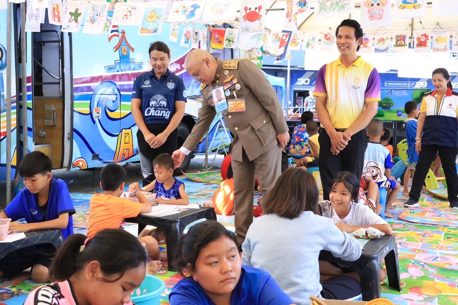 🔆พช.บุรีรัมย์🔆 GROWTH TEAM BURIRAM สร้างสรรค์ สร้างสุข : ร่วมในพิธีเชิญถุงพระราชทานช่วยเหลือประชาชนที่ได้รับผลกระทบจากสถานการณ์ชายแดนไทย-กัมพูชา ของจังหวัดบุรีรัมย์