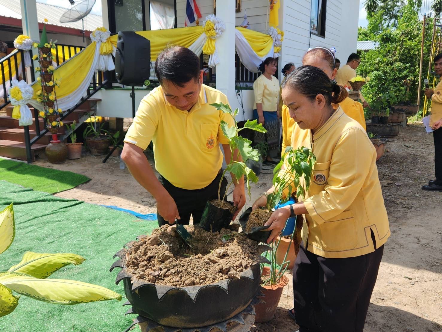 🔆พช.บุรีรัมย์🔆GROWTH TEAM BURIRAM สร้างสรรค์ สร้างสุข : มอบบ้านตามโครงการบ้านห่วงใยจากใจ GLO เพื่อสร้างโอกาสความเสมอภาคทางสังคม และลดความเหลื่อมล้ำความยากจนในมิติด้านความเป็นอยู่ตามระบบ TPMAP