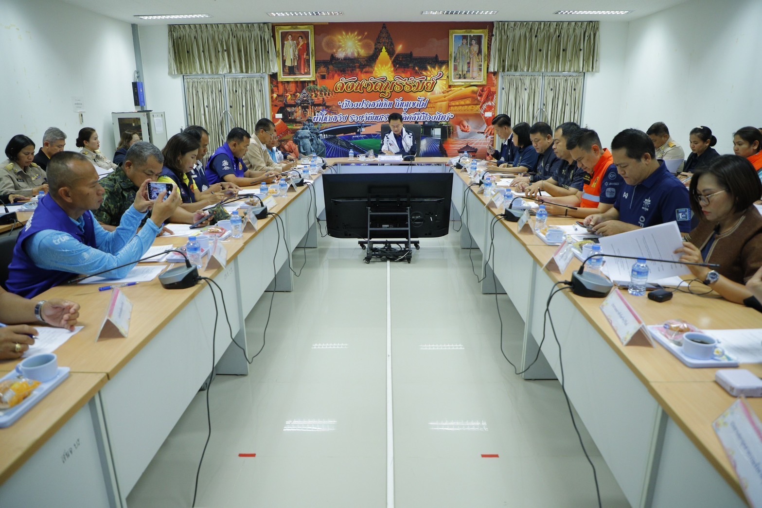 🔆พช.บุรีรัมย์🔆 GROWTH TEAM BURIRAM สร้างสรรค์ สร้างสุข : ร่วมการประชุมคณะกรรมการบริหารจัดการการใช้จ่ายเงินบริจาคกองทุนช่วยเหลือผู้อพยพจังหวัดบุรีรัมย์