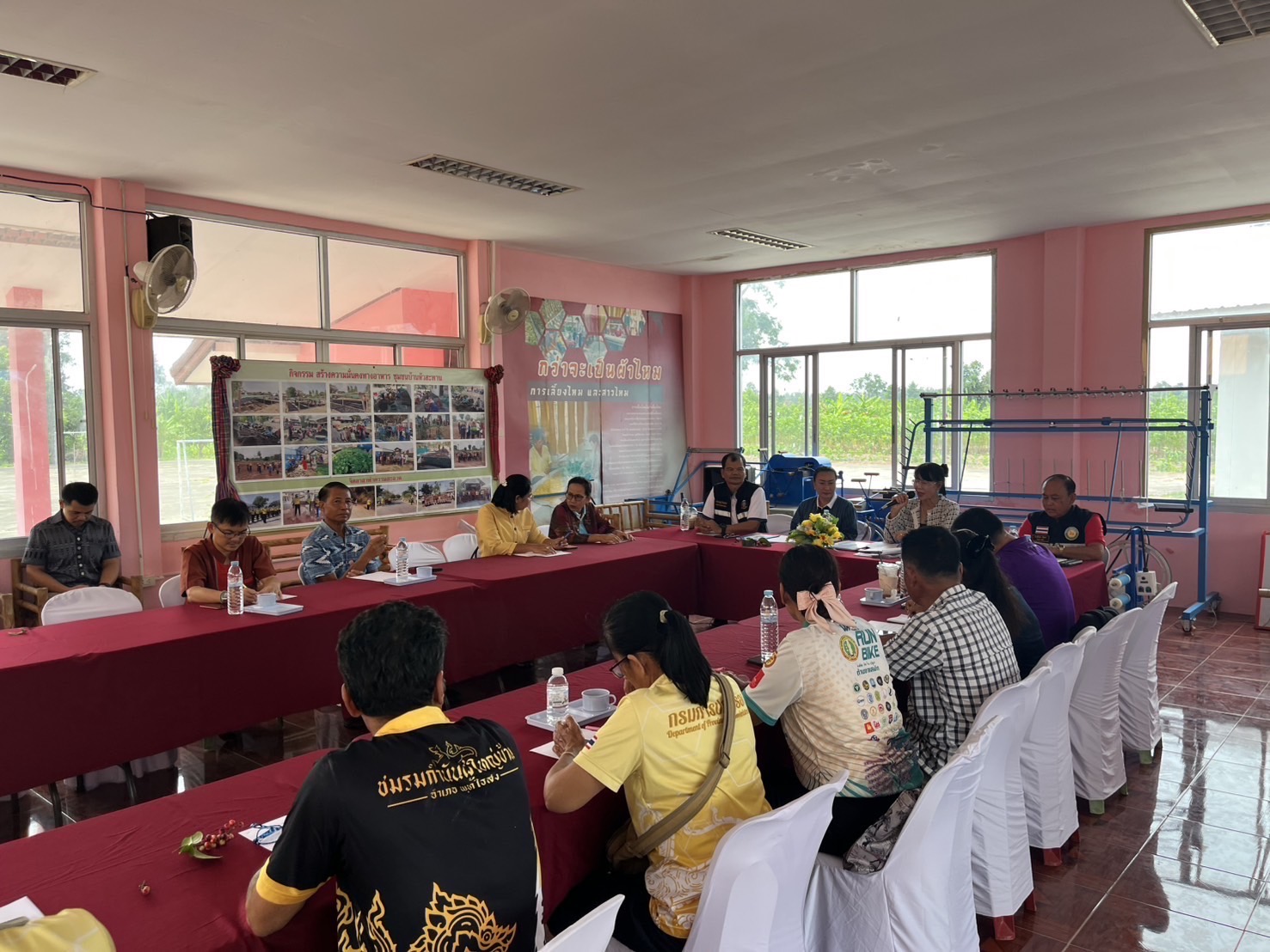 🔆พช.บุรีรัมย์🔆 GROWTH TEAM BURIRAM สร้างสรรค์ สร้างสุข : ประชุมเตรียมความพร้อมการคัดเลือกหมู่บ้านหัตถกรรมดีเด่น “หม่อมงามจิตต์ บุรฉัตร” รางวัลสร้างเสริมคนดีมีคุณธรรม ประจำปี 2568
