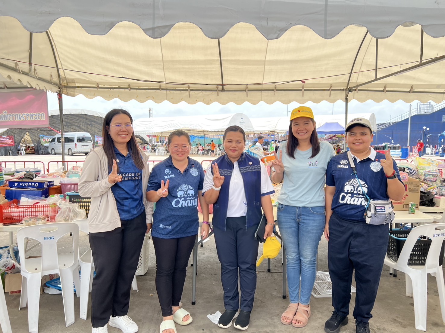 🔆พช.บุรีรัมย์🔆 GROWTH TEAM BURIRAM สร้างสรรค์ สร้างสุข : ร่วมด้วย ช่วยพี่น้องผู้ได้รับผลกระทบจากเหตุการณ์ การสู้รบตามแนวชายแดนอำเภอบ้านกรวดและอำเภอละหานทราย (วันที่14)