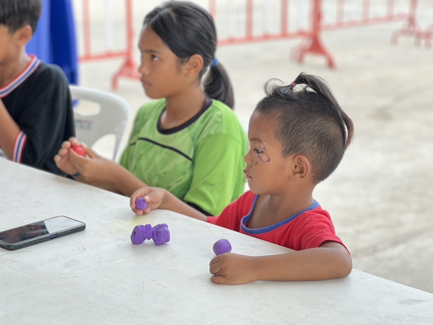 🔆พช.บุรีรัมย์🔆 GROWTH TEAM BURIRAM สร้างสรรค์ สร้างสุข : ร่วมด้วย ช่วยพี่น้องผู้ได้รับผลกระทบจากเหตุการณ์ การสู้รบตามแนวชายแดนอำเภอบ้านกรวดและอำเภอละหานทราย (วันที่14)