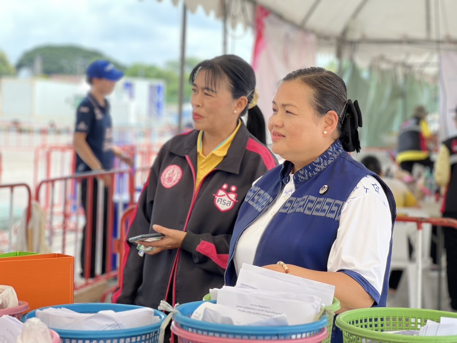 🔆พช.บุรีรัมย์🔆 GROWTH TEAM BURIRAM สร้างสรรค์ สร้างสุข : ร่วมด้วย ช่วยพี่น้องผู้ได้รับผลกระทบจากเหตุการณ์ การสู้รบตามแนวชายแดนอำเภอบ้านกรวดและอำเภอละหานทราย (วันที่14)