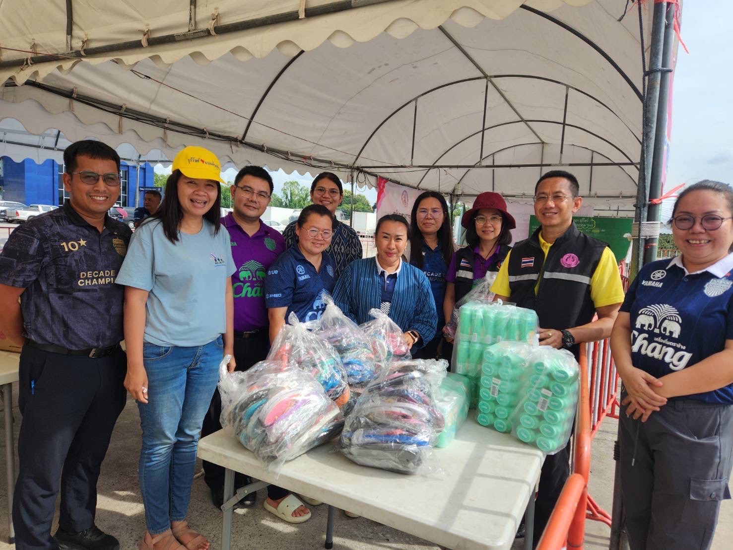 🔆พช.บุรีรัมย์🔆 GROWTH TEAM BURIRAM สร้างสรรค์ สร้างสุข : ร่วมด้วย ช่วยพี่น้องผู้ได้รับผลกระทบจากเหตุการณ์ การสู้รบตามแนวชายแดนอำเภอบ้านกรวดและอำเภอละหานทราย (วันที่14)