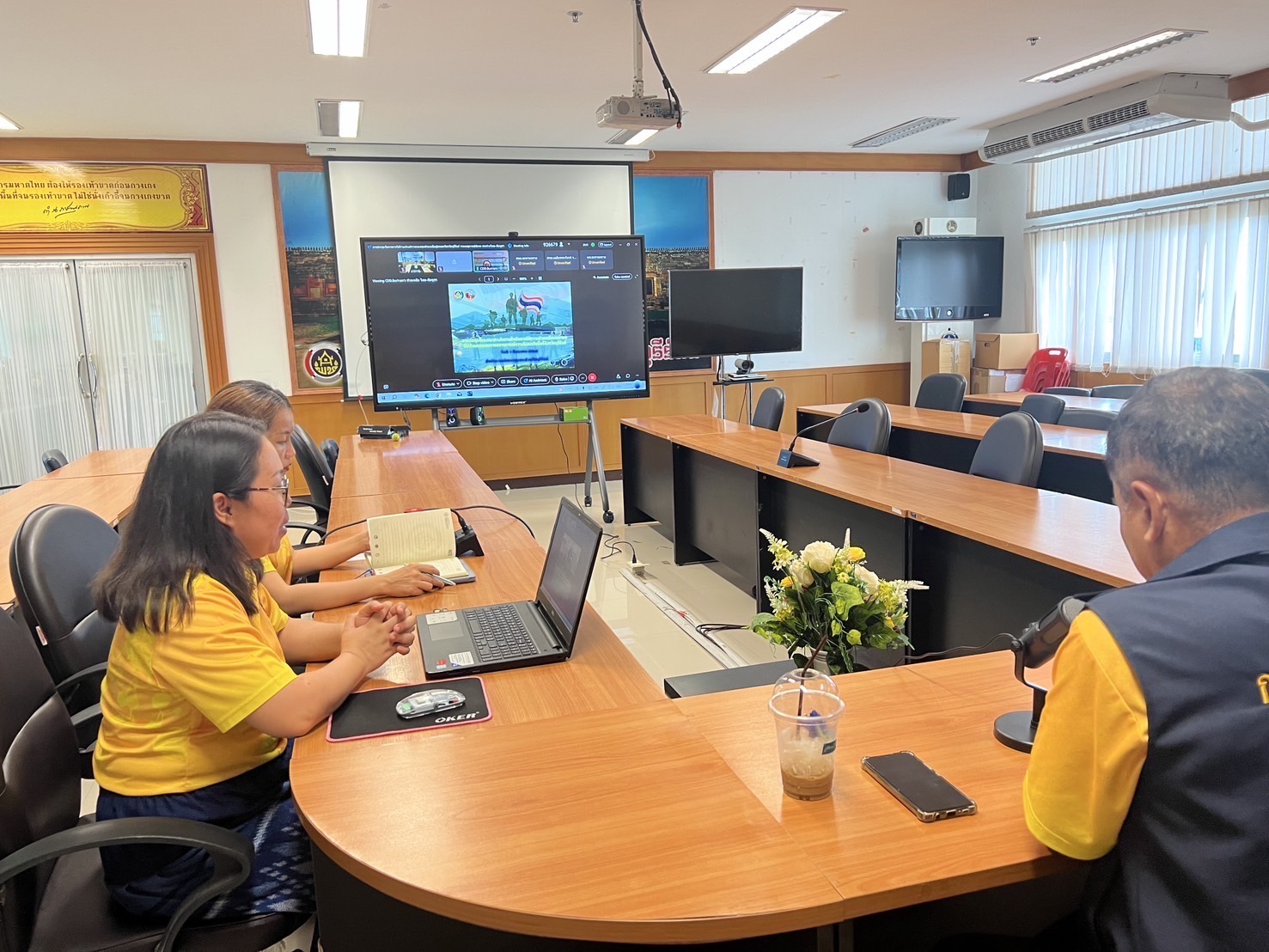 🔆พช.บุรีรัมย์🔆GROWTH TEAM BURIRAM สร้างสรรค์ สร้างสุข : ประชุม ชี้แจงการสำรวจข้อมูลครัวเรือนที่ได้รับผลกระทบจากสถานการณ์ความไม่สงบในพื้นที่จังหวัดบุรีรัมย์ในพื้นที่เป้าหมาย ผ่านระบบ Cisco Webex Meetings