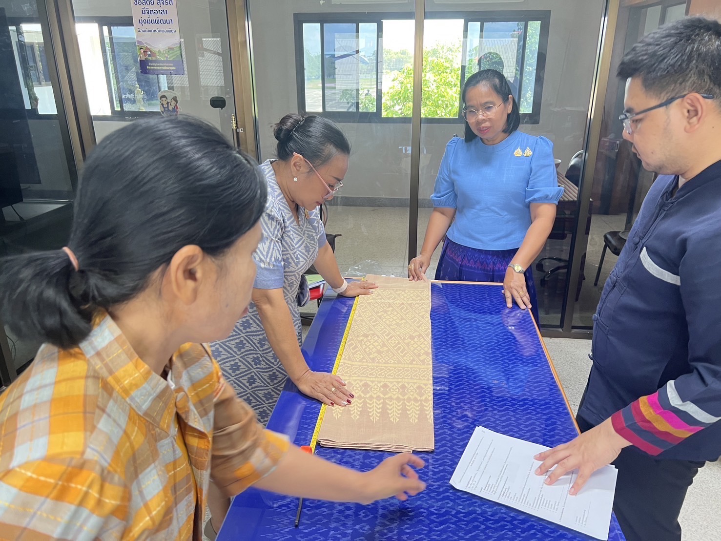 🔆พช.บุรีรัมย์🔆 GROWTH TEAM BURIRAM สร้างสรรค์ สร้างสุข : ติดตามโครงการยกระดับการพัฒนาผลิตภัณฑ์ภูมิปัญญาผ้าไทยและงานหัตถกรรม กิจกรรมการประกวดผ้าลายพระราชทาน “ผ้าลายสิริราชพัสตราภรณ์” และงานหัตถกรรม