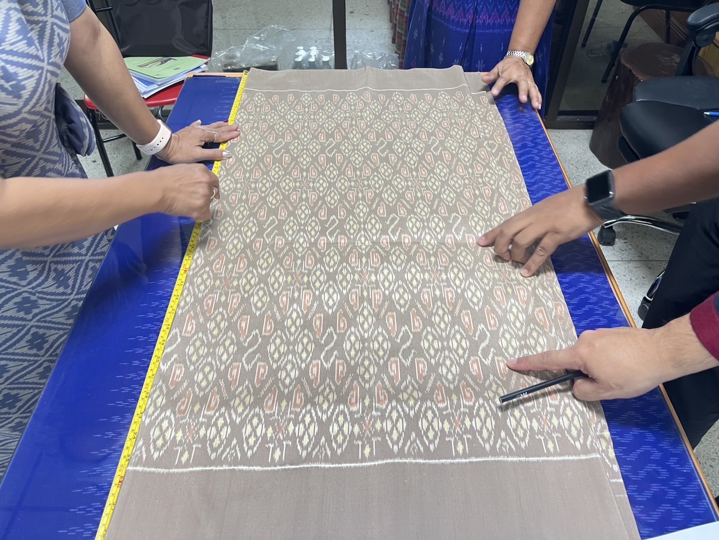🔆พช.บุรีรัมย์🔆 GROWTH TEAM BURIRAM สร้างสรรค์ สร้างสุข : ติดตามโครงการยกระดับการพัฒนาผลิตภัณฑ์ภูมิปัญญาผ้าไทยและงานหัตถกรรม กิจกรรมการประกวดผ้าลายพระราชทาน “ผ้าลายสิริราชพัสตราภรณ์” และงานหัตถกรรม