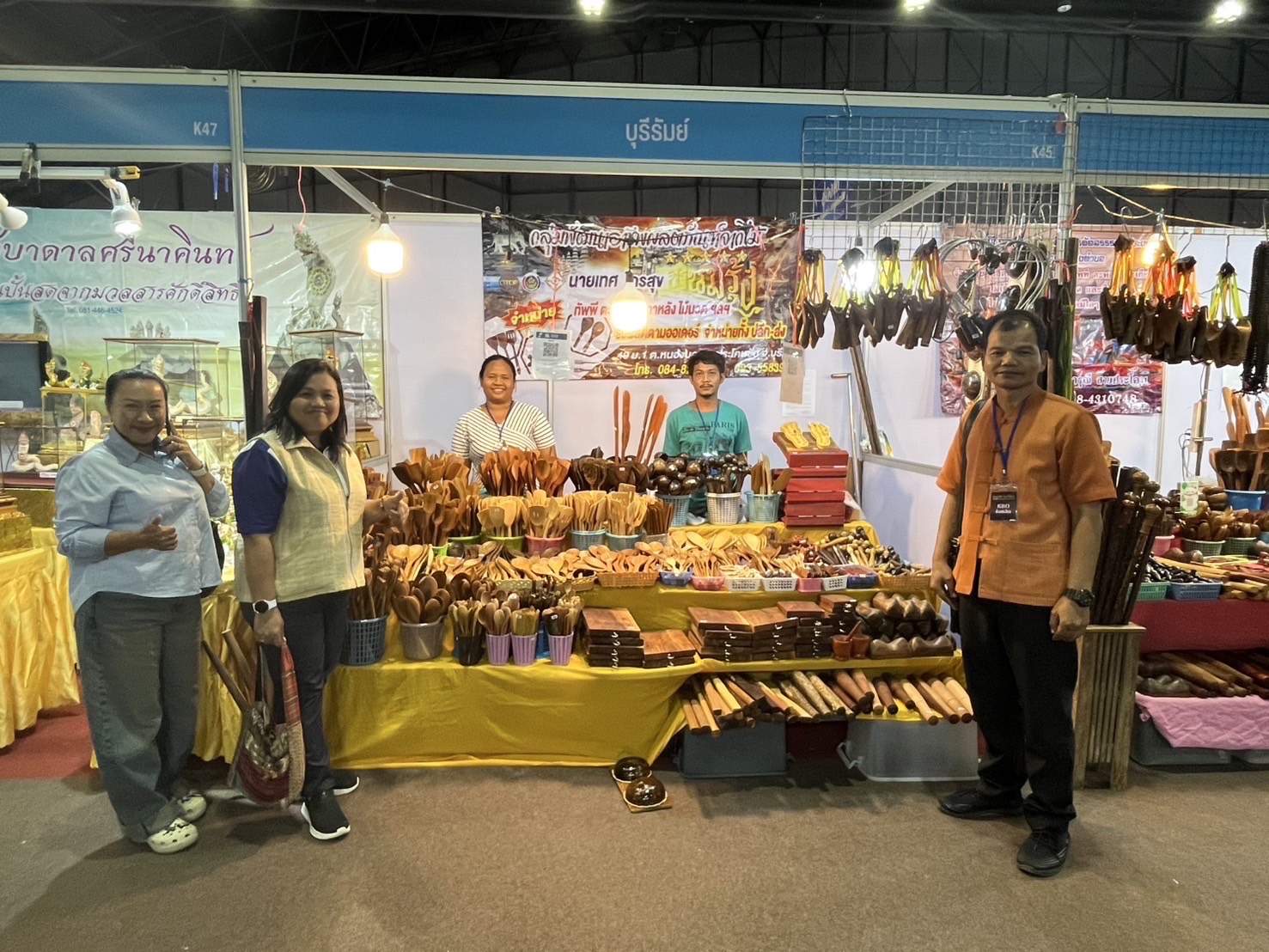 🔆พช.บุรีรัมย์🔆 GROWTH TEAM BURIRAM สร้างสรรค์ สร้างสุข : พจ.บุรีรัมย์ เยี่ยมชม ให้กำลังใจ ผู้ประกอบการ OTOP เข้าจำหน่ายผลิตภัณฑ์ ในงาน “ศิลปาชีพประทีปไทย OTOP หลอมดวงใจ ด้วยพระบารมี”