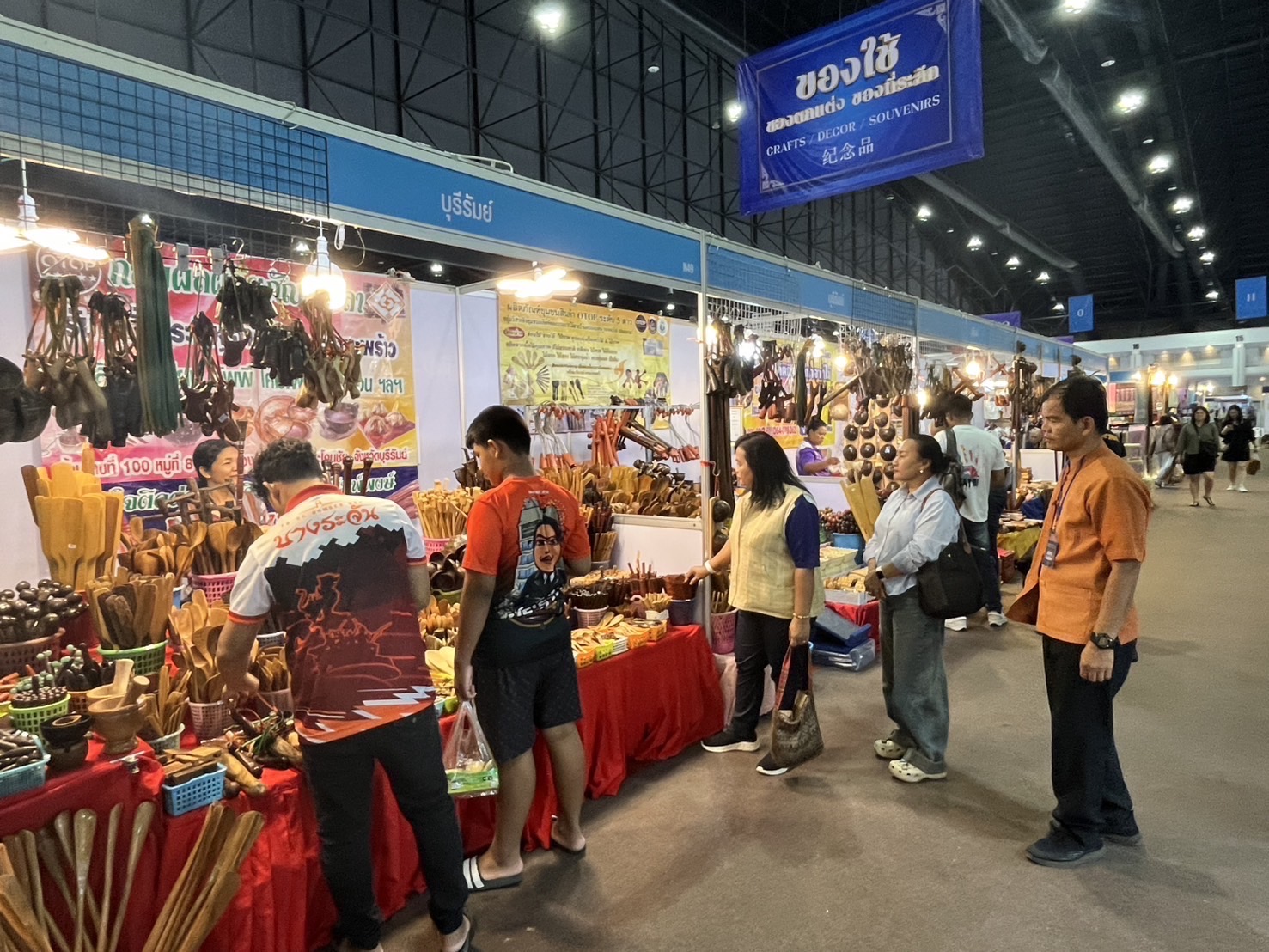 🔆พช.บุรีรัมย์🔆 GROWTH TEAM BURIRAM สร้างสรรค์ สร้างสุข : พจ.บุรีรัมย์ เยี่ยมชม ให้กำลังใจ ผู้ประกอบการ OTOP เข้าจำหน่ายผลิตภัณฑ์ ในงาน “ศิลปาชีพประทีปไทย OTOP หลอมดวงใจ ด้วยพระบารมี”
