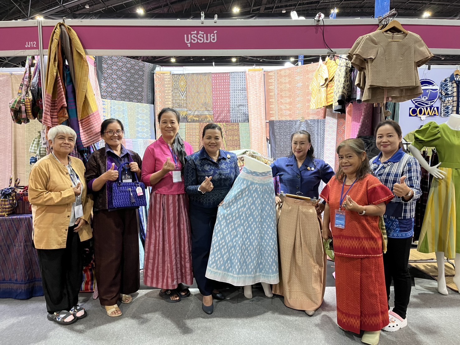 🔆พช.บุรีรัมย์🔆 GROWTH TEAM BURIRAM สร้างสรรค์ สร้างสุข : พจ.บุรีรัมย์ เยี่ยมชม ให้กำลังใจ ผู้ประกอบการ OTOP เข้าจำหน่ายผลิตภัณฑ์ ในงาน “ศิลปาชีพประทีปไทย OTOP หลอมดวงใจ ด้วยพระบารมี” (วันที่2)