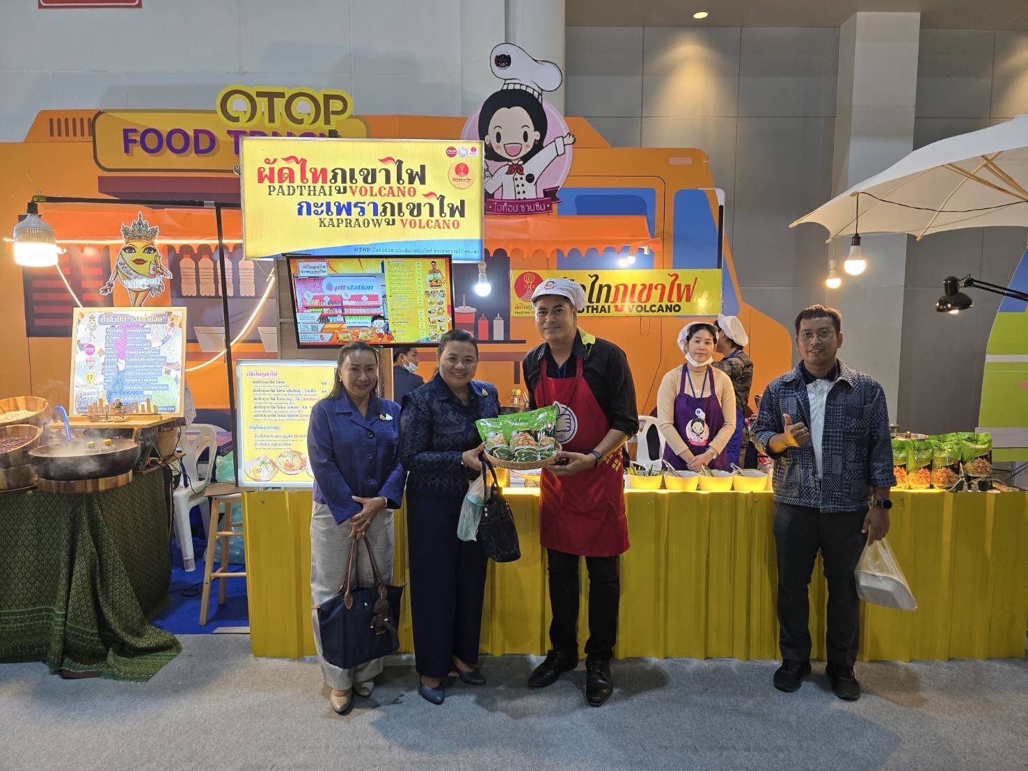 🔆พช.บุรีรัมย์🔆 GROWTH TEAM BURIRAM สร้างสรรค์ สร้างสุข : พจ.บุรีรัมย์ เยี่ยมชม ให้กำลังใจ ผู้ประกอบการ OTOP เข้าจำหน่ายผลิตภัณฑ์ ในงาน “ศิลปาชีพประทีปไทย OTOP หลอมดวงใจ ด้วยพระบารมี” (วันที่2)