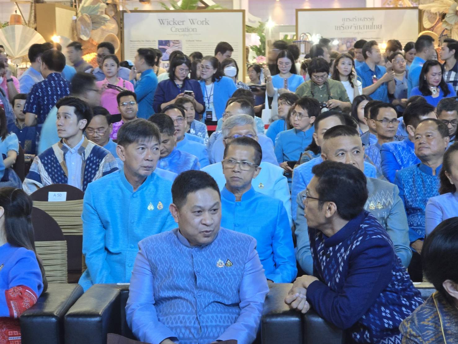 🔆พช.บุรีรัมย์🔆 GROWTH TEAM BURIRAM สร้างสรรค์ สร้างสุข : ร่วมพิธีเปิดงาน “ศิลปาชีพประทีปไทย OTOP หลอมดวงใจ ด้วยพระบารมี”