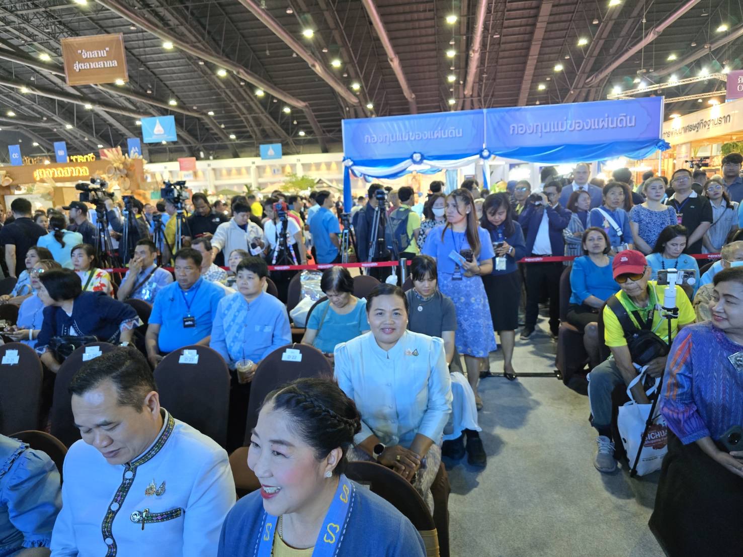 🔆พช.บุรีรัมย์🔆 GROWTH TEAM BURIRAM สร้างสรรค์ สร้างสุข : ร่วมพิธีเปิดงาน “ศิลปาชีพประทีปไทย OTOP หลอมดวงใจ ด้วยพระบารมี”