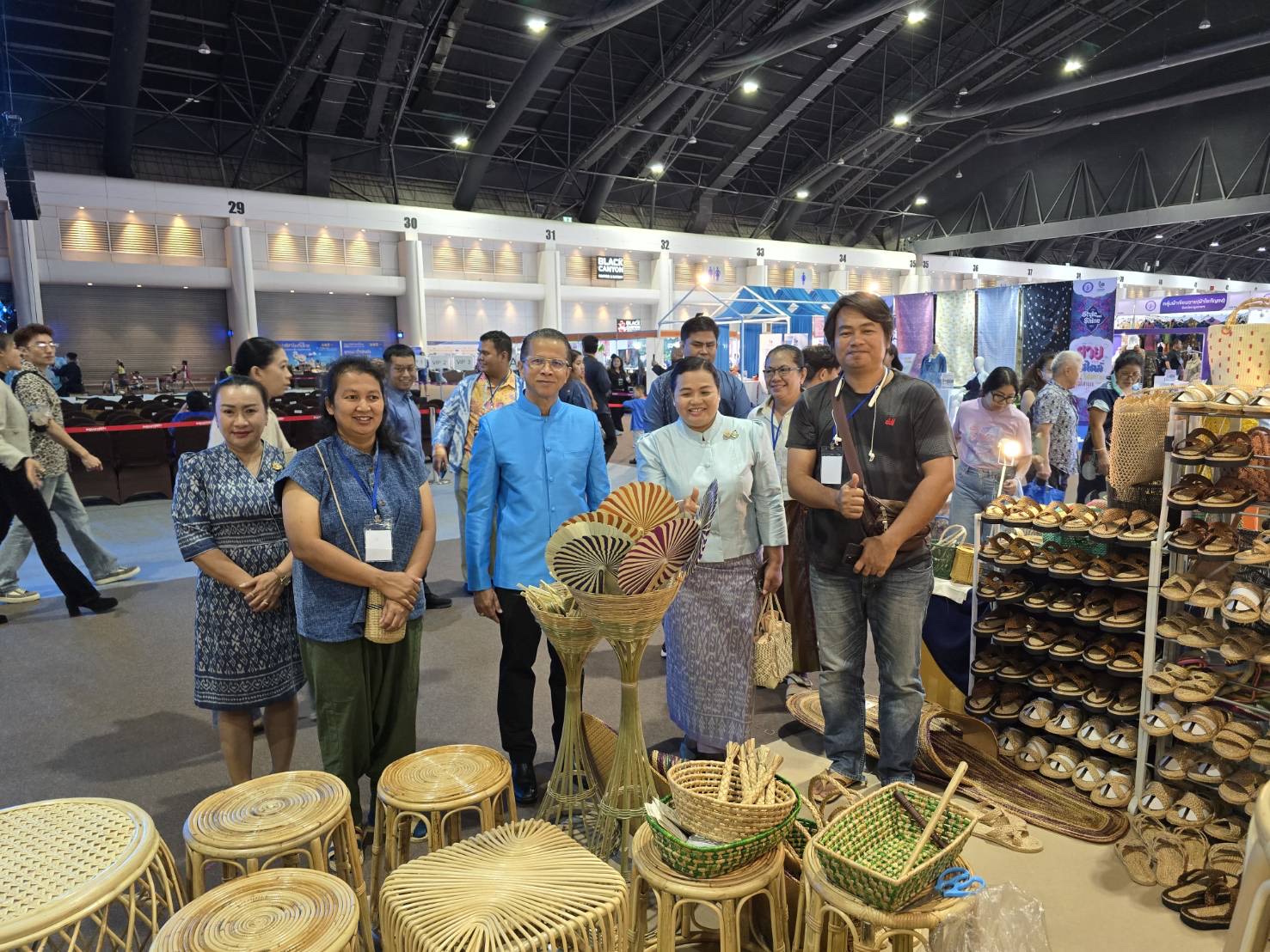 🔆พช.บุรีรัมย์🔆 GROWTH TEAM BURIRAM สร้างสรรค์ สร้างสุข : ร่วมพิธีเปิดงาน “ศิลปาชีพประทีปไทย OTOP หลอมดวงใจ ด้วยพระบารมี”