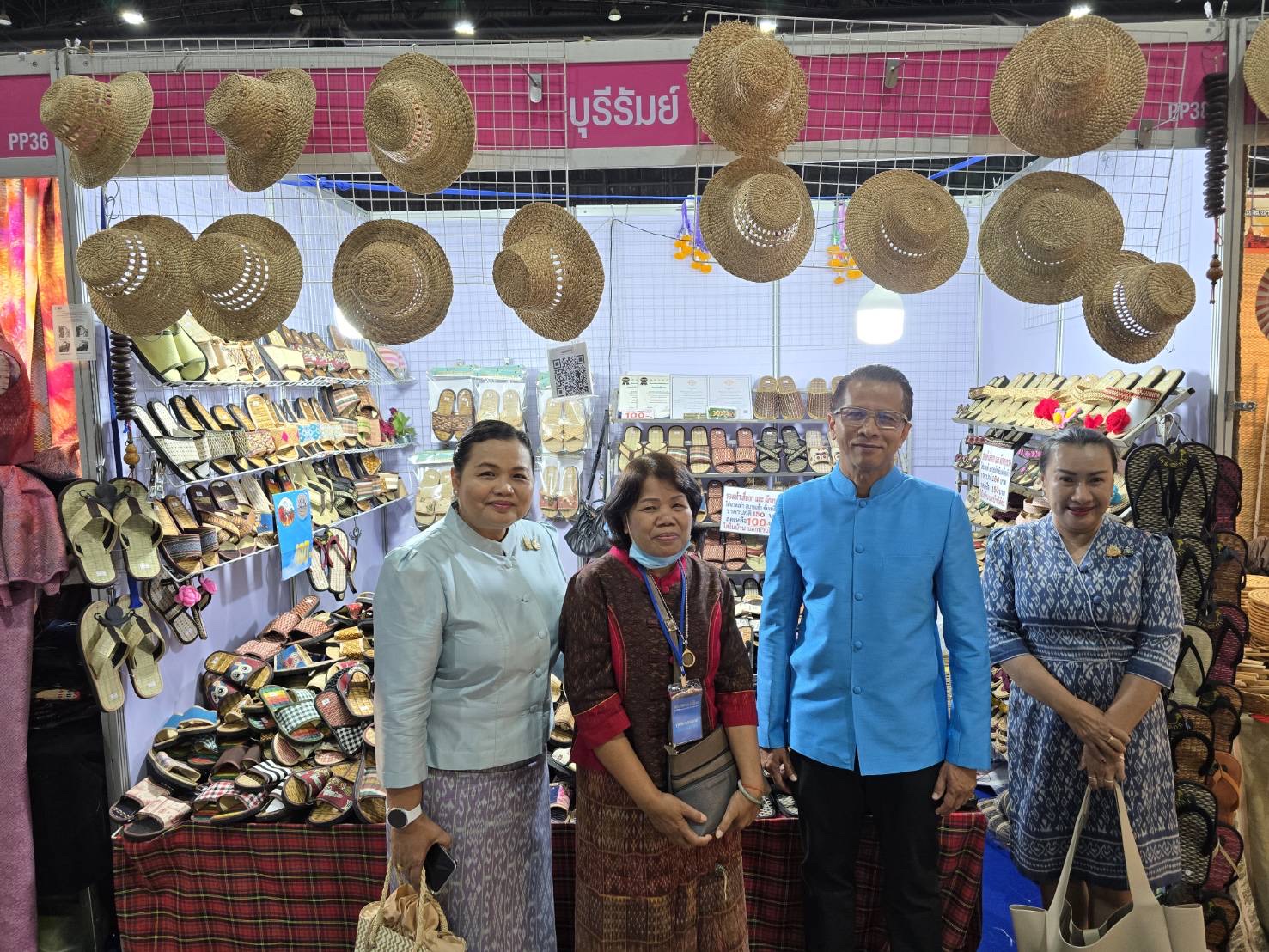 🔆พช.บุรีรัมย์🔆 GROWTH TEAM BURIRAM สร้างสรรค์ สร้างสุข : ร่วมพิธีเปิดงาน “ศิลปาชีพประทีปไทย OTOP หลอมดวงใจ ด้วยพระบารมี”