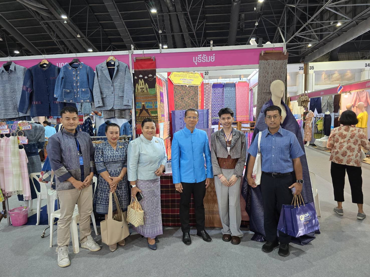 🔆พช.บุรีรัมย์🔆 GROWTH TEAM BURIRAM สร้างสรรค์ สร้างสุข : ร่วมพิธีเปิดงาน “ศิลปาชีพประทีปไทย OTOP หลอมดวงใจ ด้วยพระบารมี”