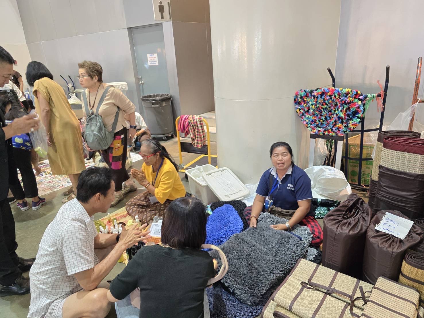 🔆พช.บุรีรัมย์🔆 GROWTH TEAM BURIRAM สร้างสรรค์ สร้างสุข :นำทัพผู้ผลิต ผู้ประกอบการ OTOP ร่วมจัดแสดงและจำหน่ายสินค้า OTOP ในงาน “ศิลปาชีพประทีปไทย OTOP หลอมดวงใจ ด้วยพระบารมี” (วันที่6)