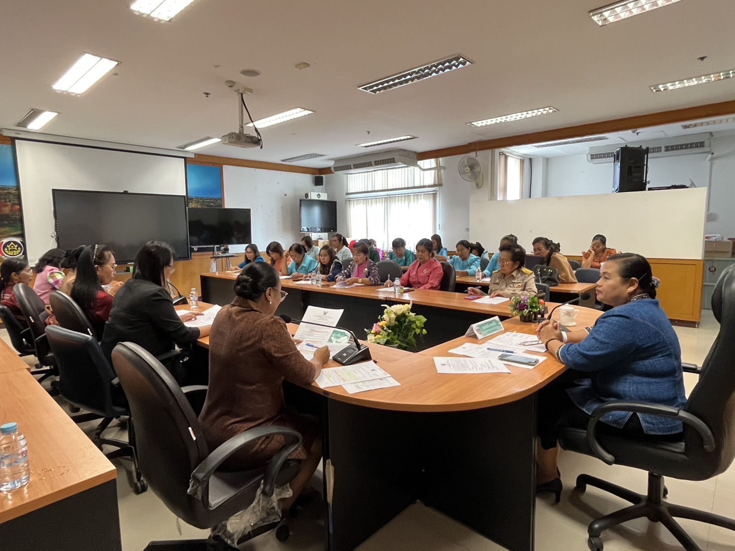 🔆พช.บุรีรัมย์🔆 GROWTH TEAM BURIRAM สร้างสรรค์ สร้างสุข : สตรีบุรีรัมย์ ประชุมคณะกรรมการพัฒนาสตรีจังหวัดบุรีรัมย์ ในการขับเคลื่อนนโยบายกระทรวงมหาดไทย ปี 2568