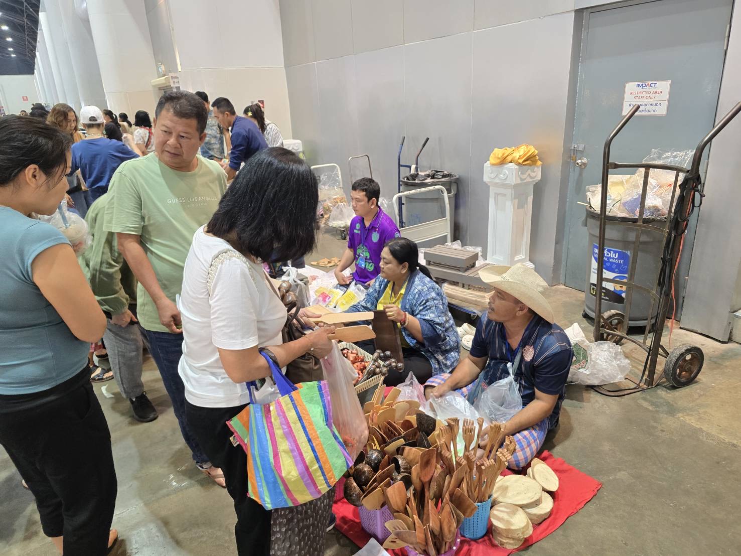 🔆พช.บุรีรัมย์🔆 GROWTH TEAM BURIRAM สร้างสรรค์ สร้างสุข :นำทัพผู้ผลิต ผู้ประกอบการ OTOP ร่วมจัดแสดงและจำหน่ายสินค้า OTOP ในงาน “ศิลปาชีพประทีปไทย OTOP หลอมดวงใจ ด้วยพระบารมี” (วันที่8)