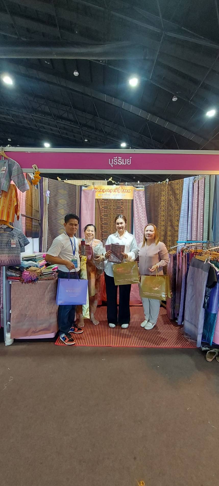 🔆พช.บุรีรัมย์🔆 GROWTH TEAM BURIRAM สร้างสรรค์ สร้างสุข :นำทัพผู้ผลิต ผู้ประกอบการ OTOP ร่วมจัดแสดงและจำหน่ายสินค้า OTOP ในงาน “ศิลปาชีพประทีปไทย OTOP หลอมดวงใจ ด้วยพระบารมี” (วันที่8)