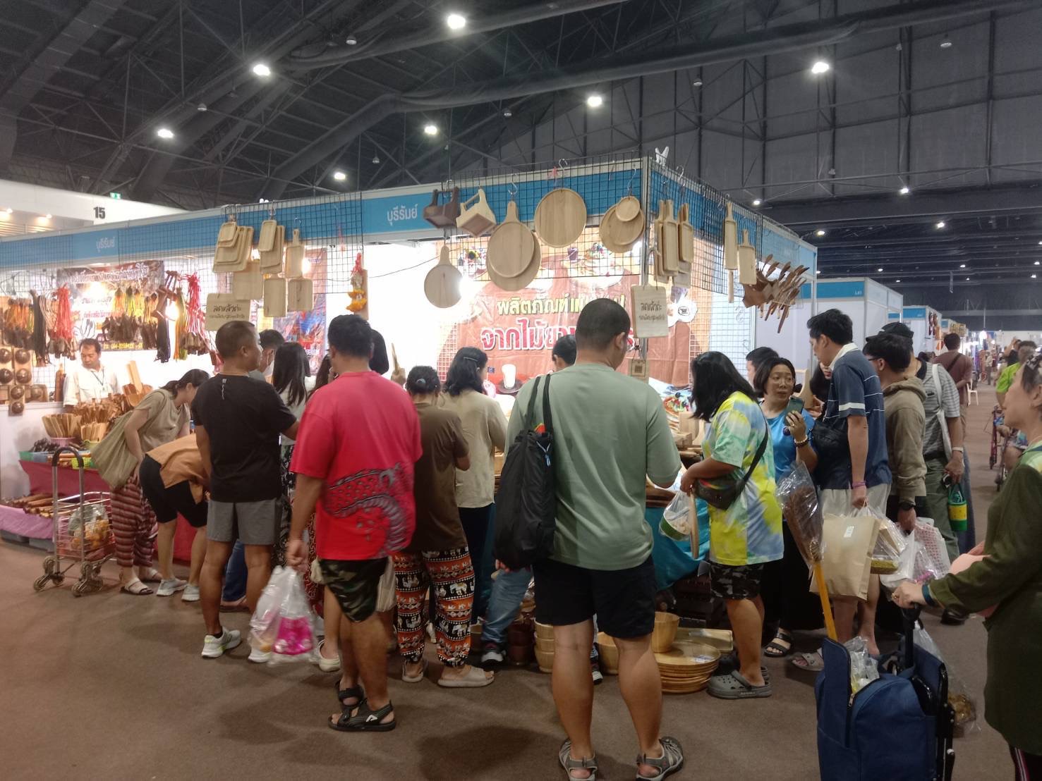 🔆พช.บุรีรัมย์🔆 GROWTH TEAM BURIRAM สร้างสรรค์ สร้างสุข :นำทัพผู้ผลิต ผู้ประกอบการ OTOP ร่วมจัดแสดงและจำหน่ายสินค้า OTOP ในงาน “ศิลปาชีพประทีปไทย OTOP หลอมดวงใจ ด้วยพระบารมี” (วันที่9)