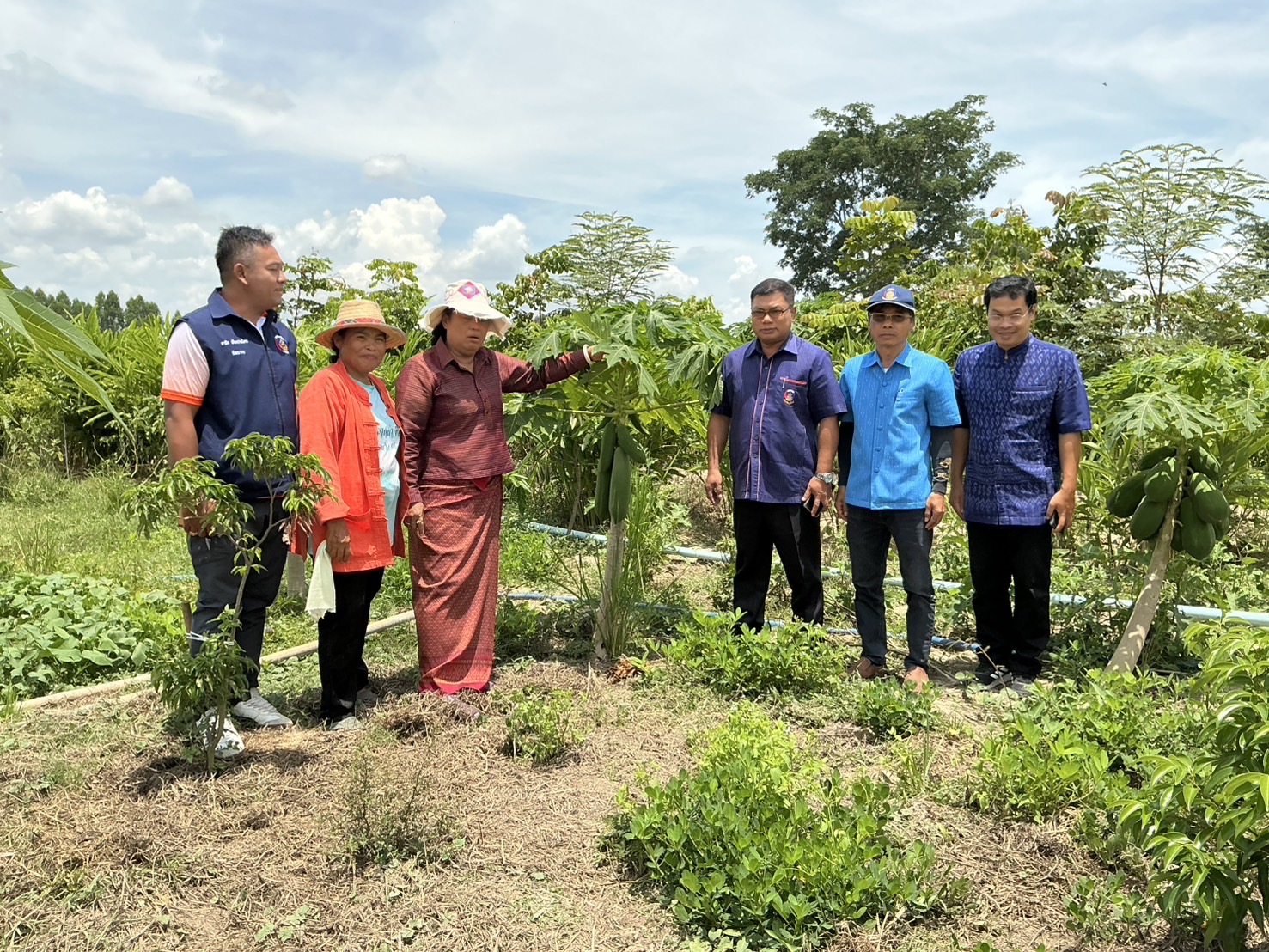 🔆พช.บุรีรัมย์🔆 GROWTH TEAM BURIRAM สร้างสรรค์ สร้างสุข : ผู้ตรวจราชการกรมการพัฒนาชุมชน ติดตามความก้าวหน้า การขับเคลื่อนงานตามนโยบายรัฐบาล ภารกิจกระทรวงมหาดไทยและกรมการพัฒนาชุมชน พื้นที่อำเภอโนนดินแดง จังหวัดบุรีรัมย์