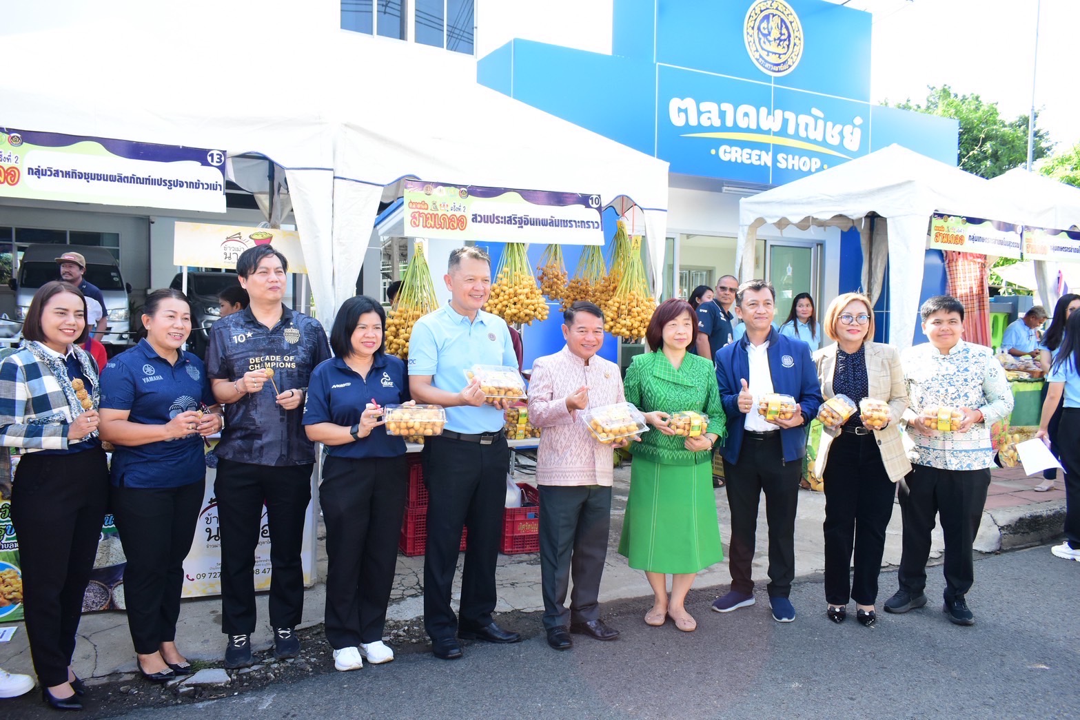🔆พช.บุรีรัมย์🔆 GROWTH TEAM BURIRAM สร้างสรรค์ สร้างสุข :ร่วมตรวจเยี่ยมเกษตรกรและผู้ประกอบการในกิจกรรมจัดจุดจําหน่ายสินค้า “ตลาดนัดสามเกลอ” ครั้งที่ 2