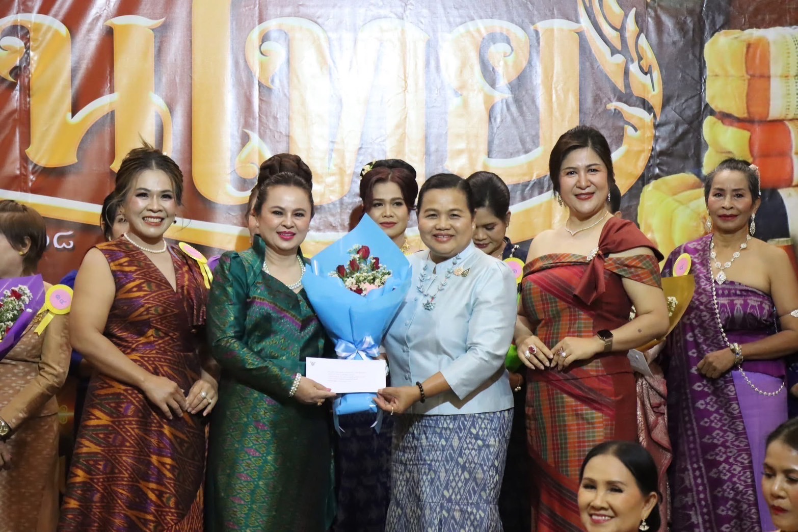 🔆พช.บุรีรัมย์🔆GROWTH TEAM BURIRAM สร้างสรรค์ สร้างสุข : แสดงพลังสตรี จัดโครงการ สืบสาน อนุรักษ์ศิลป์ ผ้าถิ่นไทย ประจําปีงบประมาณ พ.ศ.2568